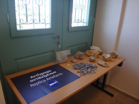 neanderthal artefacts discovered at Stelida, Naxos (replica)