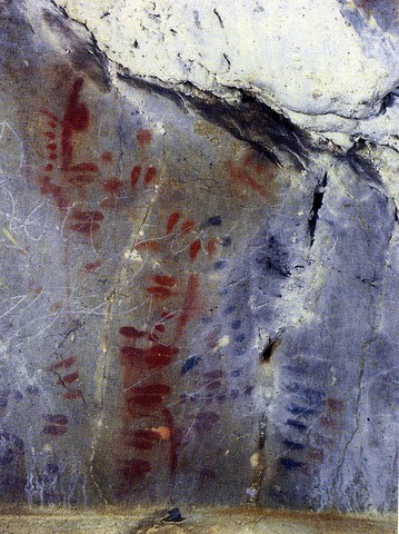 niaux cave,  palaelithic cave - mysterious geometric signs